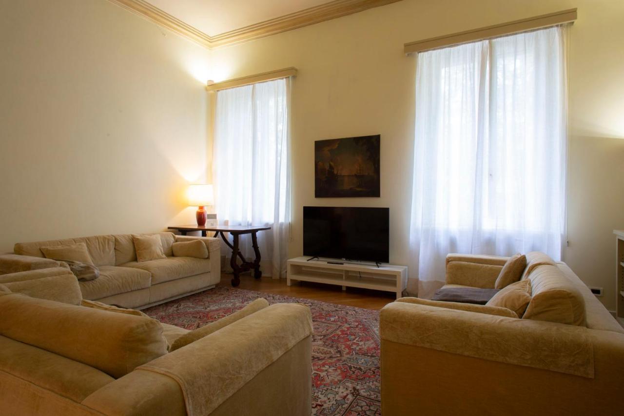 N 10, Luxury
