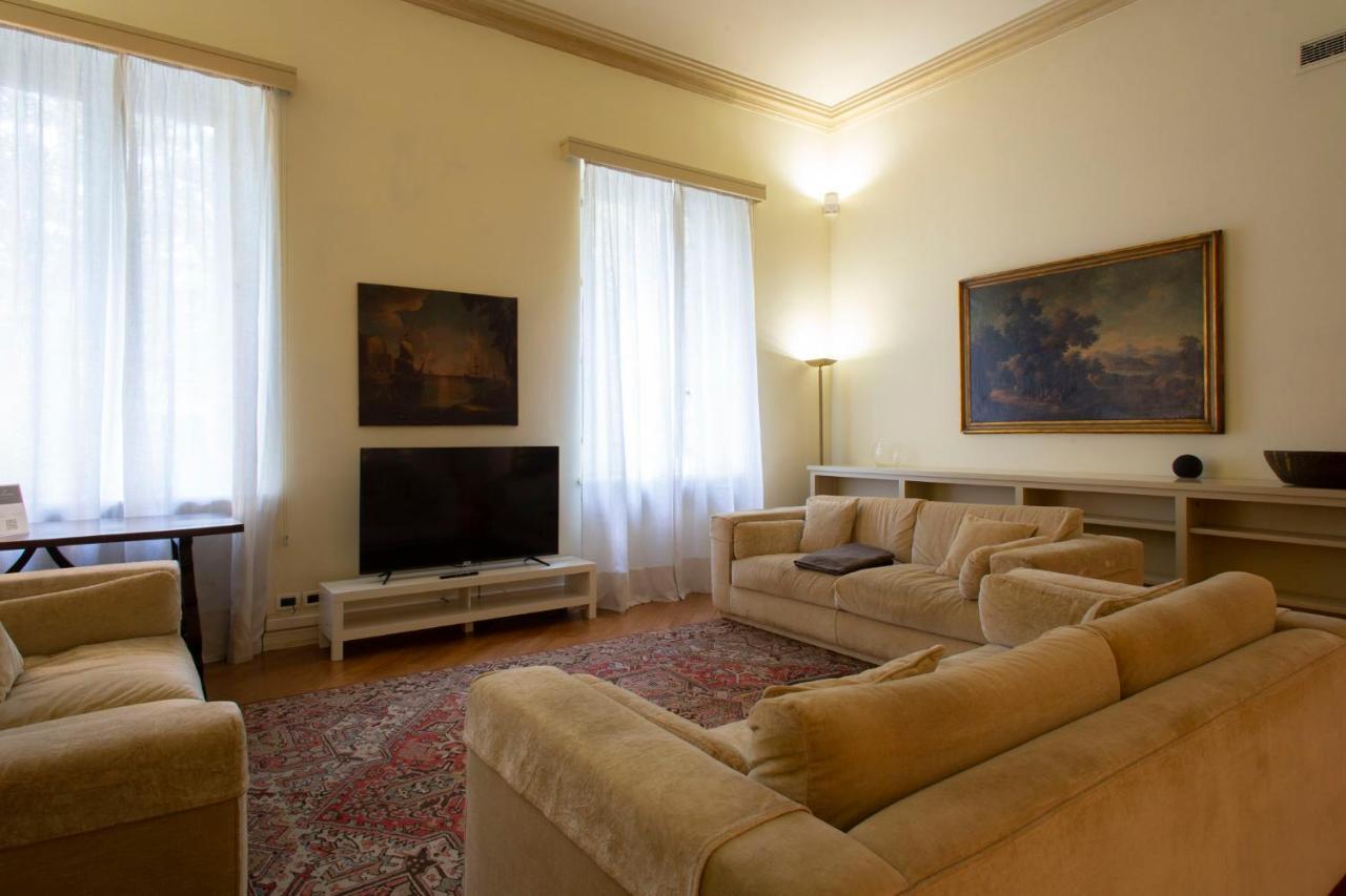 N 10, Luxury * Turyn